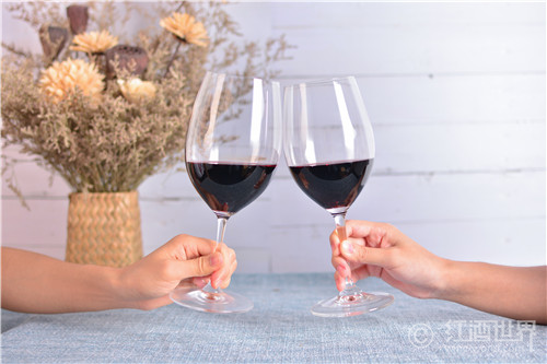 葡萄酒礼仪之如何体面敬酒 葡萄酒礼仪之如何体面敬酒